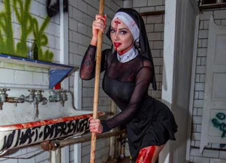 Nun Cosplay